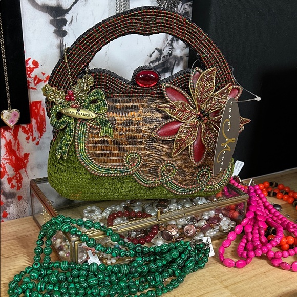 NWT Vintage Mary Frances Christmas Holly Bow Beaded Embellished Hard Case Bag - Picture 13 of 13